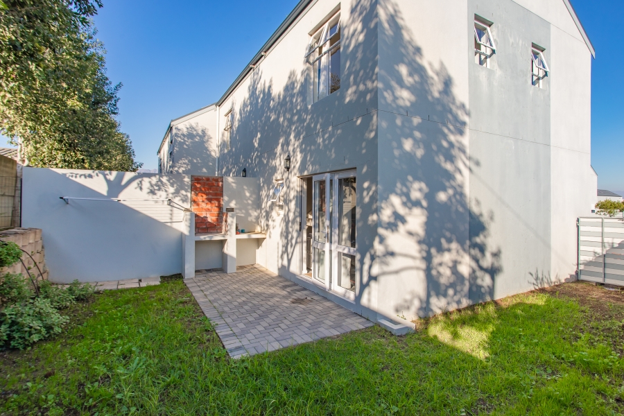 2 Bedroom Property for Sale in Honeydew Country Estate Western Cape